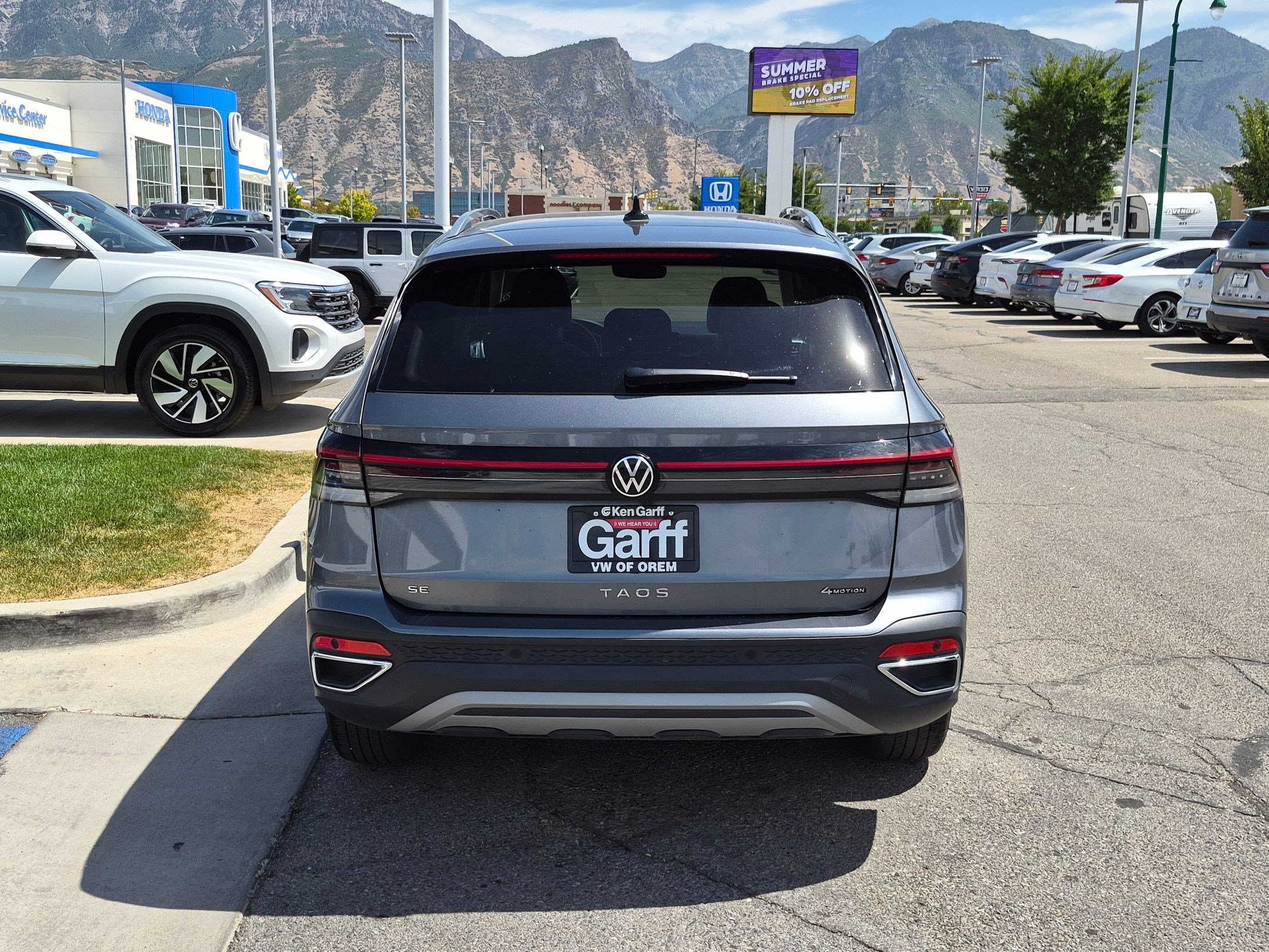 Certified Used 2025 Platinum Gray Metallic Volkswagen SE image 5
