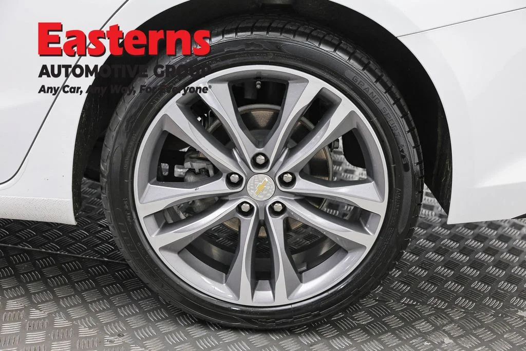 Used 2024 White Chevrolet LT image 35