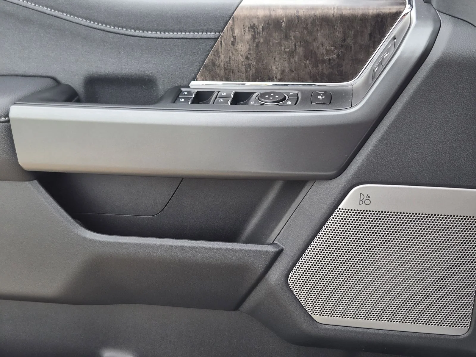 New 2026 Star White Metallic Tri-Coat Ford F-250® Lariat® image 15