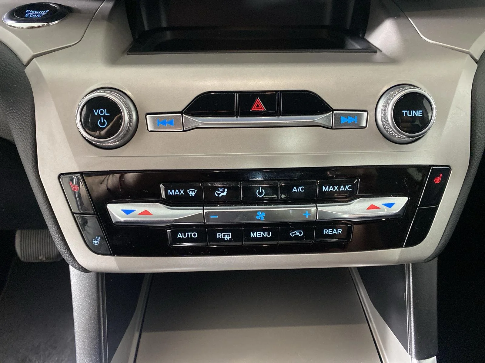 Used 2023 Agate Black Ford XLT image 22