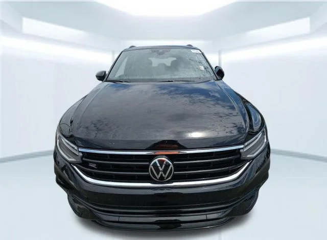 Used 2023 Black Volkswagen 2.0T SE R-Line Black image 5