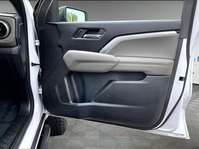 Used 2024 White Chevrolet ZR2 image 19