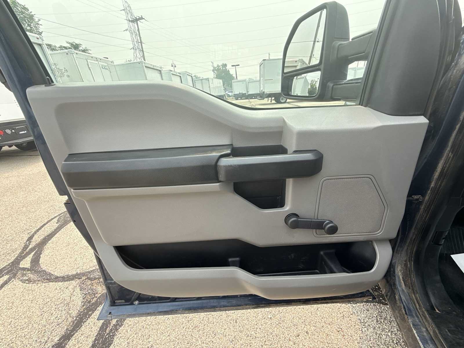Used 2017 Blue Ford XL image 18
