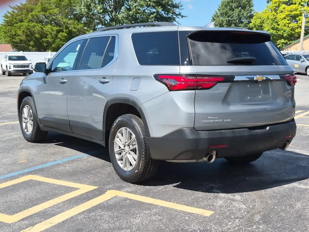 Used 2023 Sterling Gray Metallic Chevrolet LT Cloth image 4