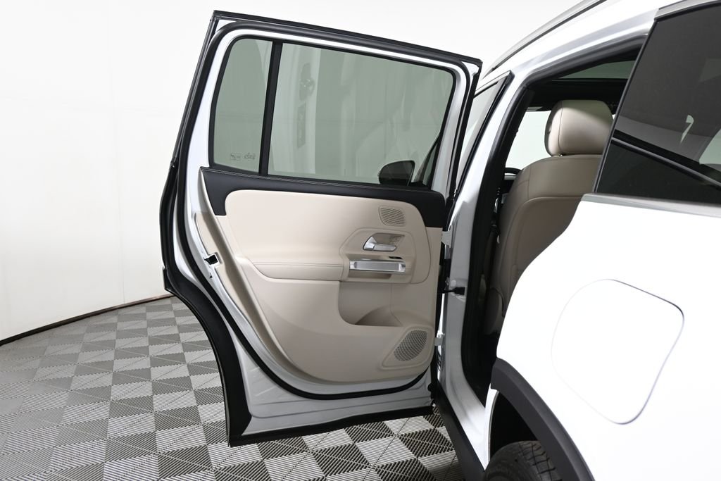Used 2026 Polar White Mercedes-Benz GLB 250 image 30