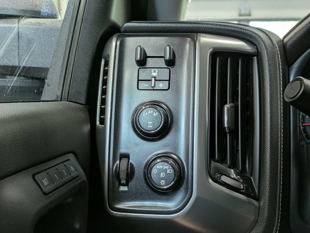 Used 2019 BLACK Chevrolet LTZ image 31