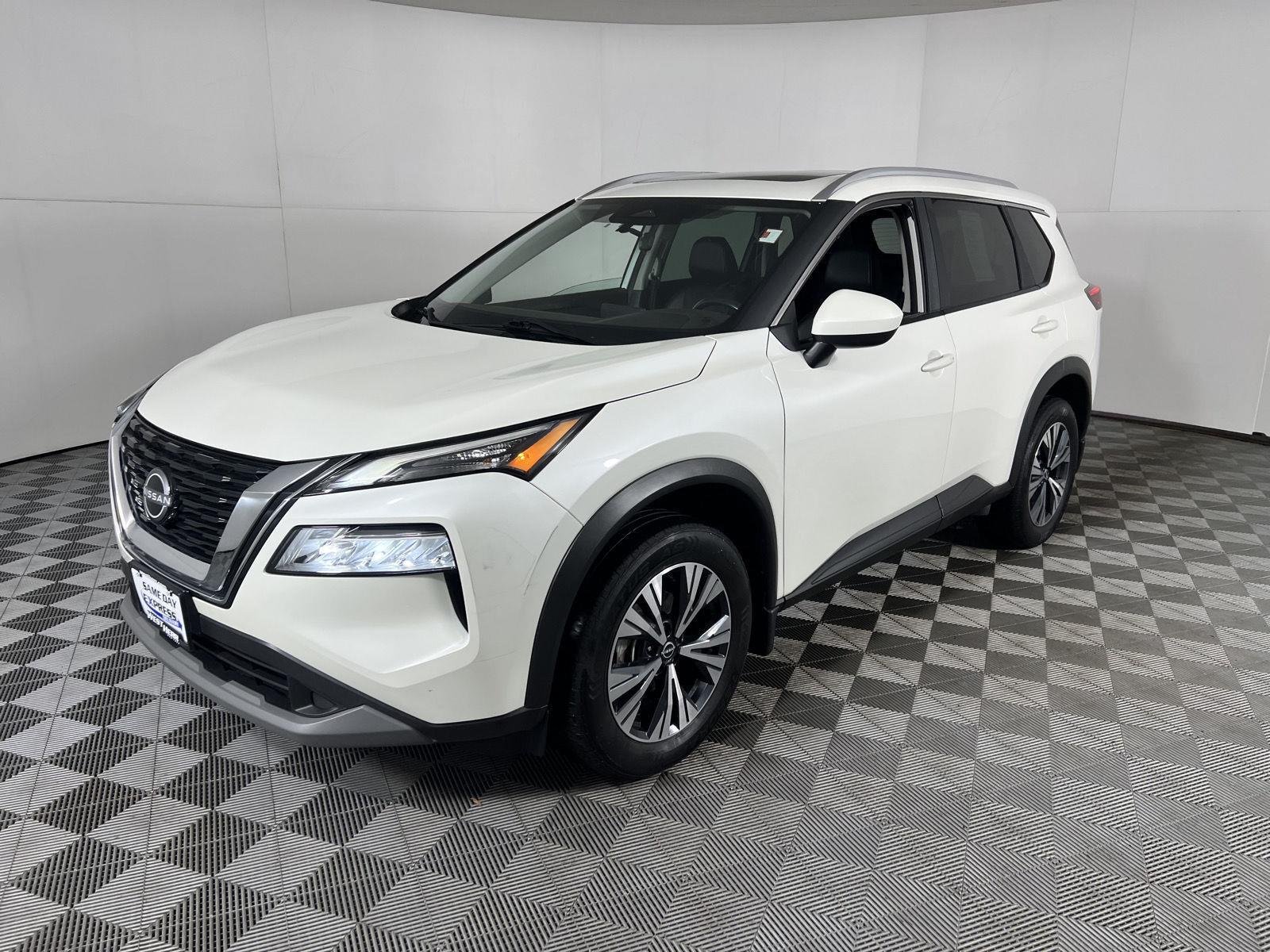 Used 2023 Pearl White Tricoat Nissan SV image 4