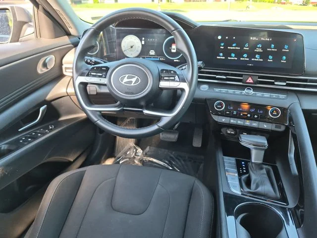 Used 2025 Gray Hyundai SEL Convenience image 30