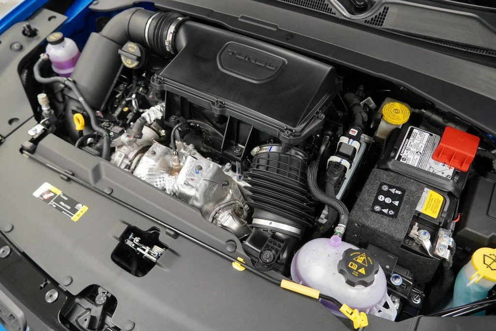 New 2026 Hydro Blue Pearlcoat Jeep Latitude image 40
