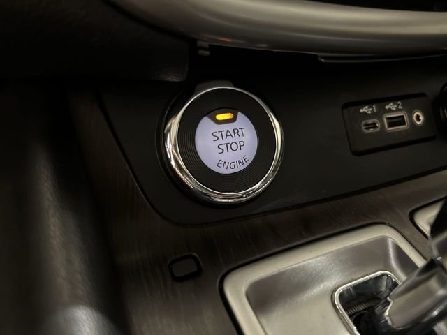 Used 2020 White Nissan Platinum image 16