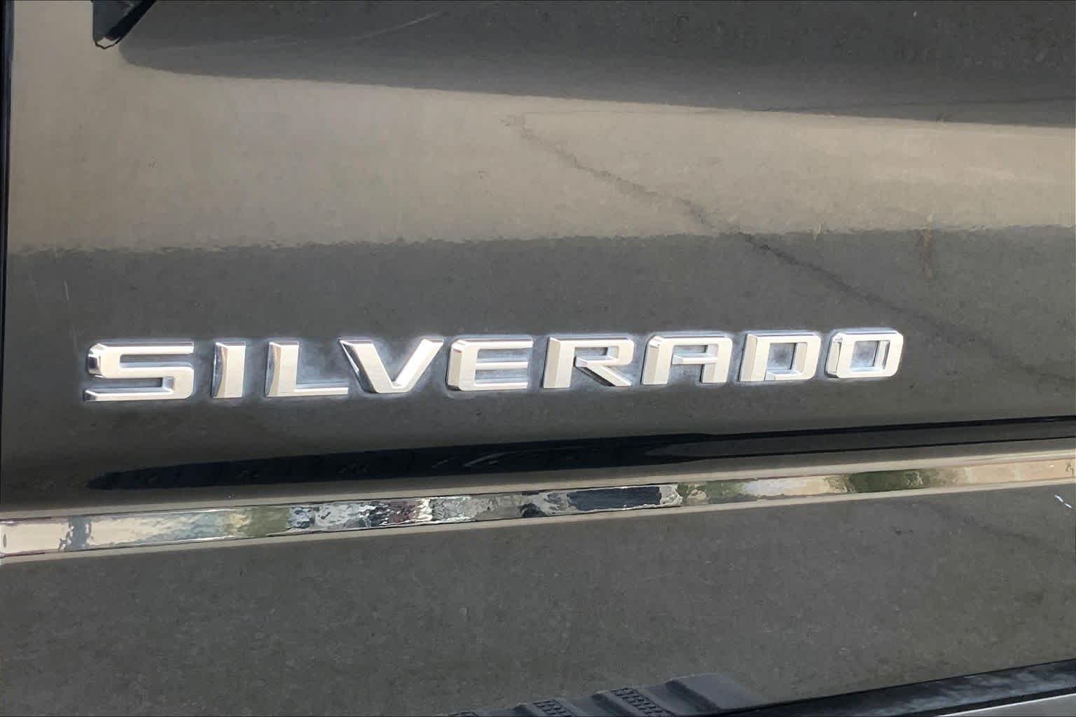 Used 2021 Black Chevrolet Custom image 30