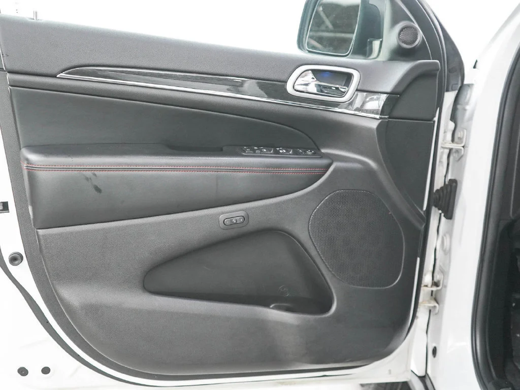 Used 2018 Bright White Clearcoat Jeep Trailhawk image 20