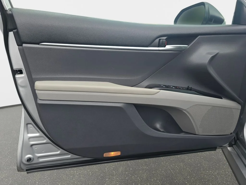 Used 2019 Silver Toyota LE image 27