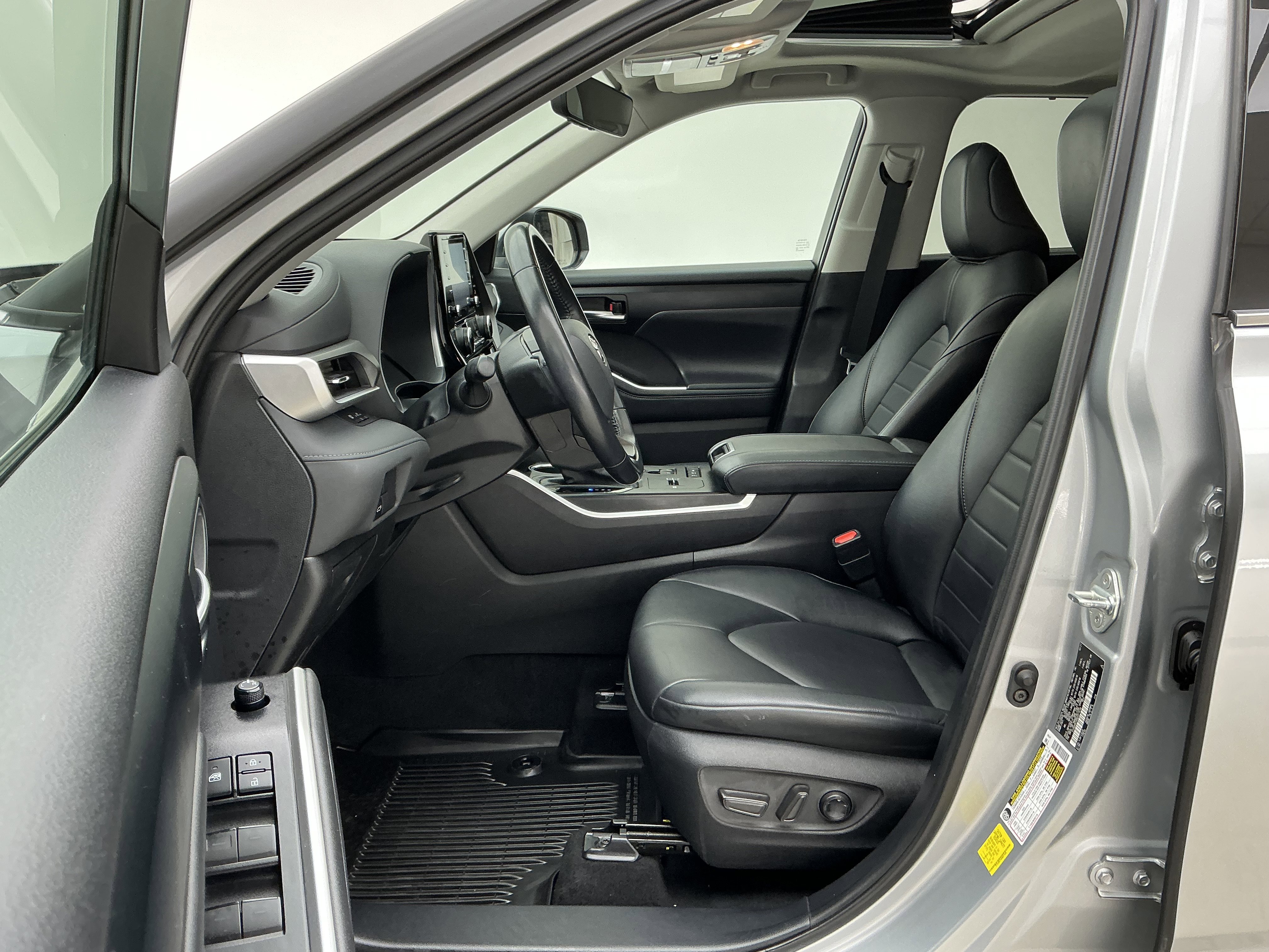 2022 Toyota Highlander XLE - Photo 17
