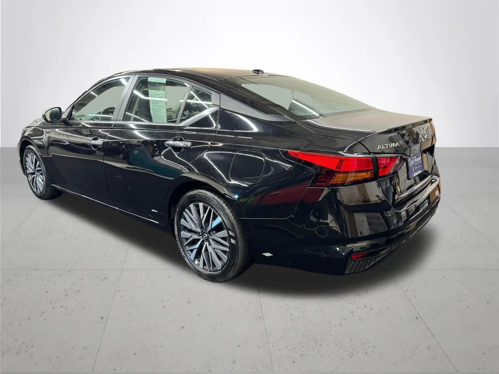 Used 2025 Black Nissan 2.5 SV image 4