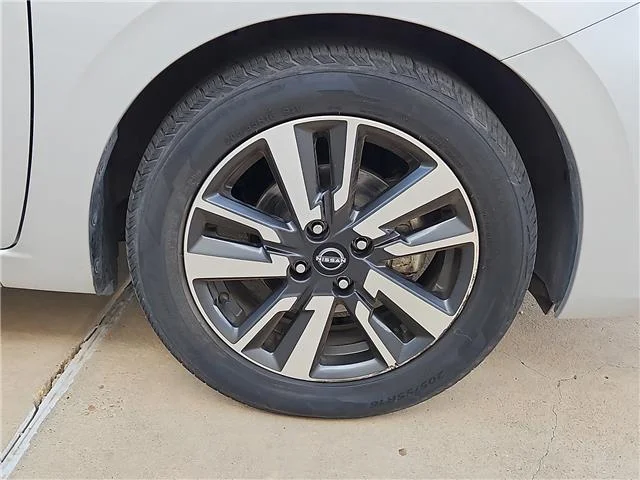 Used 2024 Silver Nissan 1.6 SV image 4