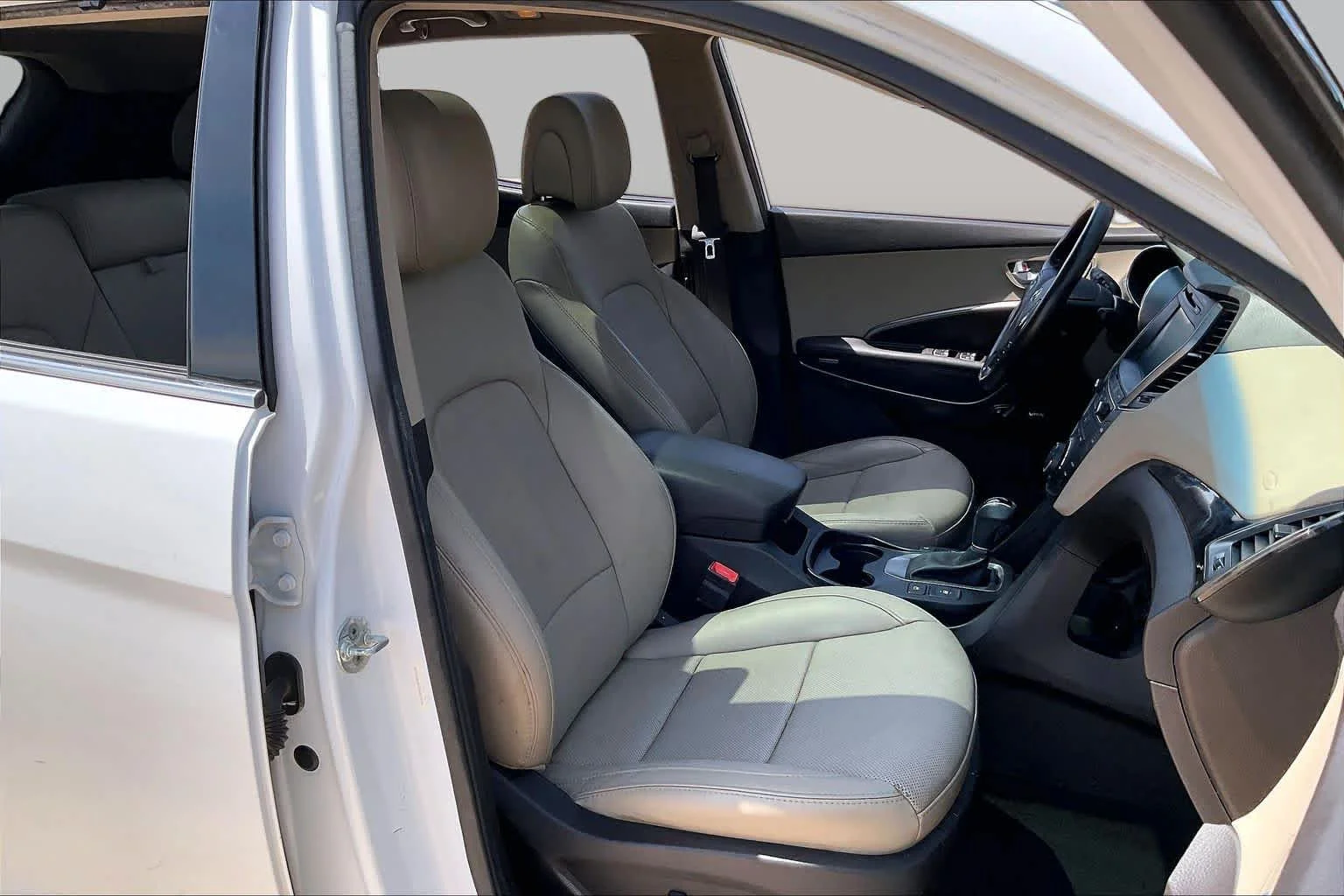 Used 2017 Frost White Pearl Hyundai 2.4L image 8
