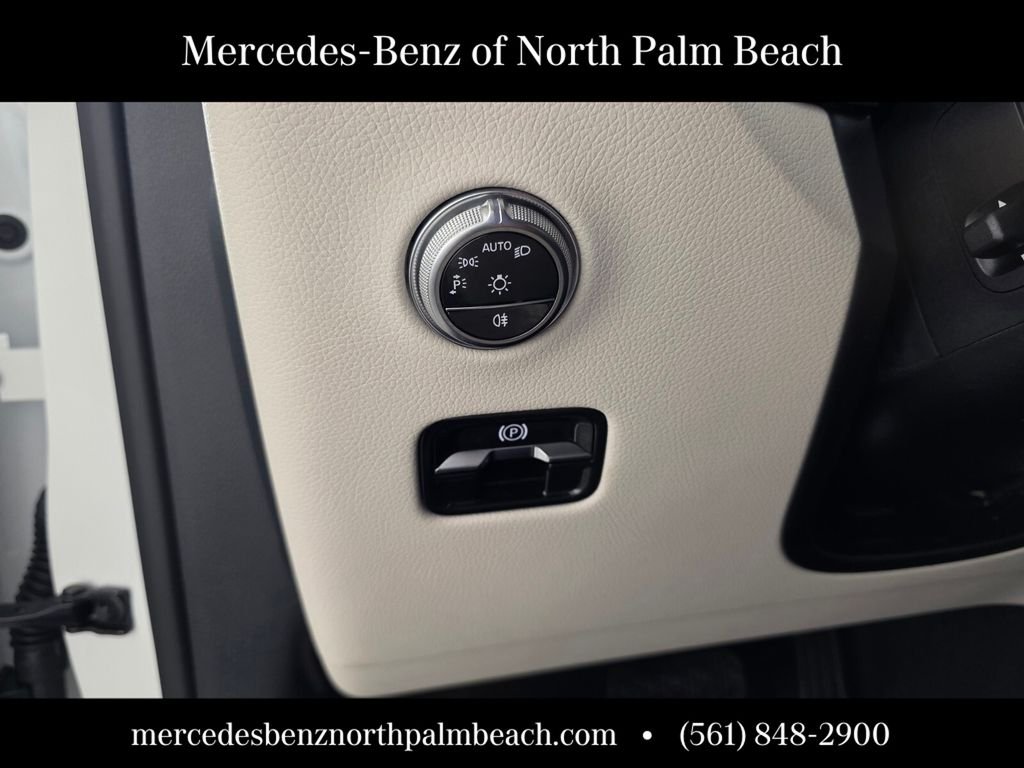 New 2026 Polar White Mercedes-Benz GLC 300 image 19