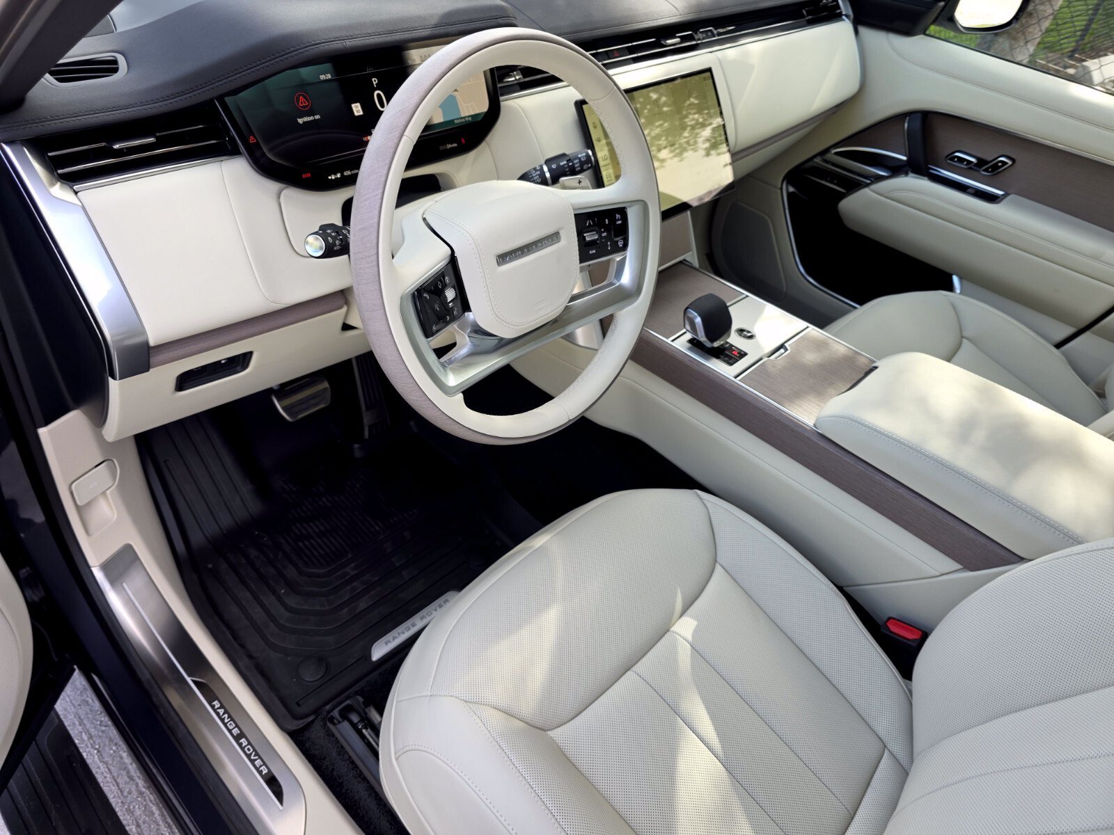 New 2026 Varesine Blue Land Rover P550e SE PHEV image 11