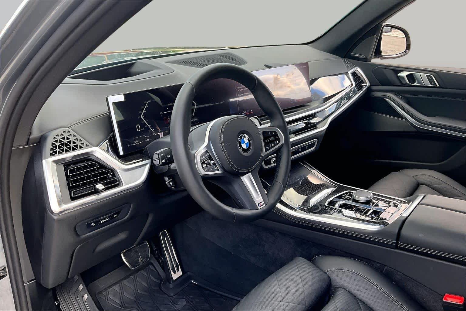 Used 2026 Skyscraper Grey Metallic BMW xDrive40i image 16