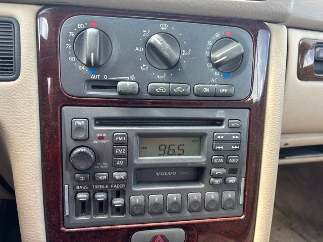 Used 1999 White Volvo Base image 8