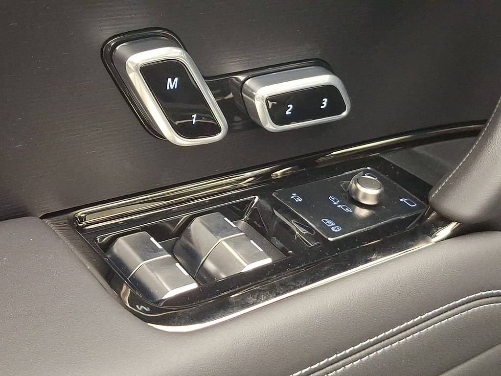 New 2027 Santorini Black Land Rover  image 20