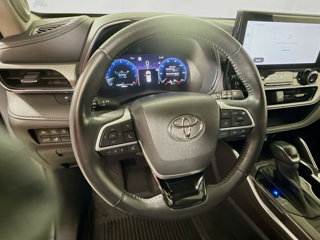 Used 2023 Magnetic Gray Metallic Toyota Platinum image 12