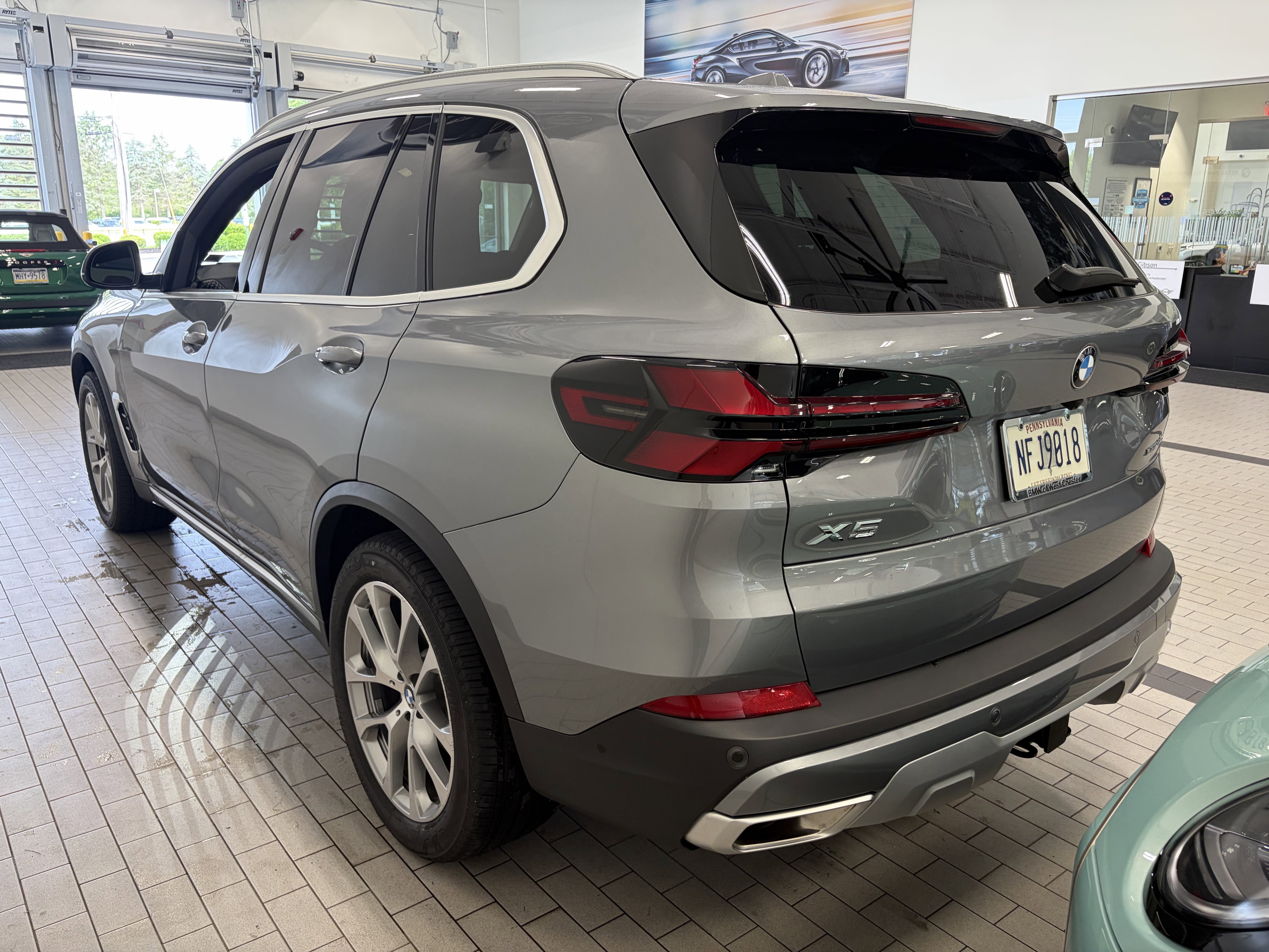 Used 2026 SKYSCRAPER GREY M BMW xDrive40i image 6