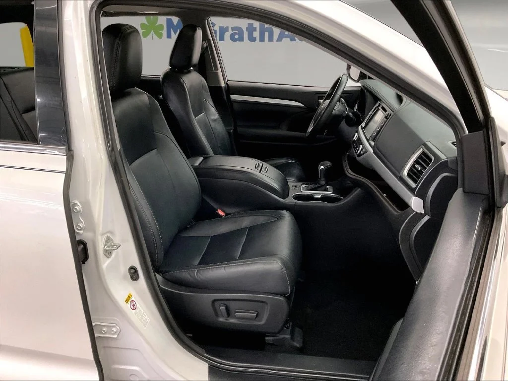 Certified Used 2018 White Toyota XLE image 10