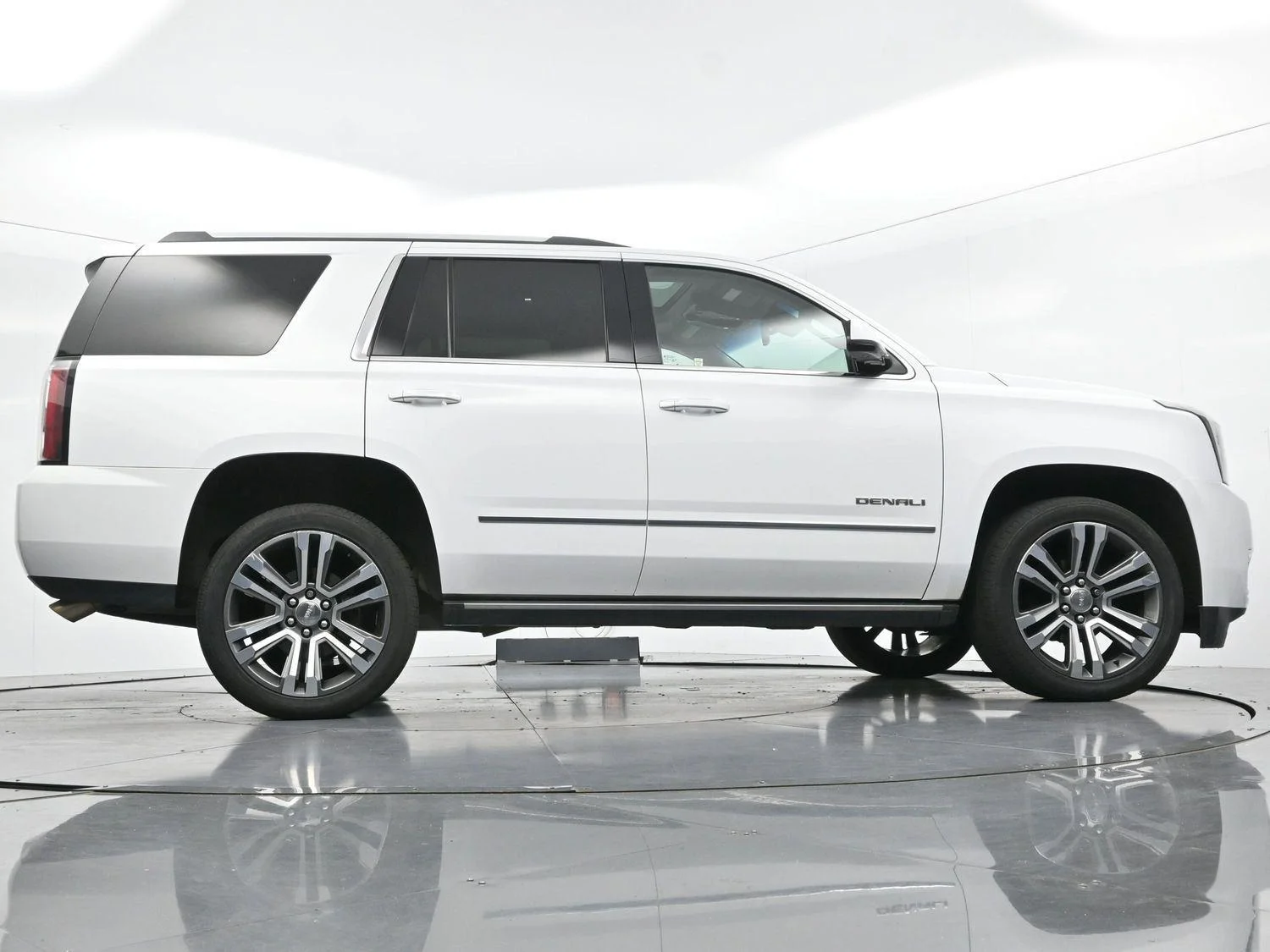 Used 2020 Summit White GMC Denali image 63