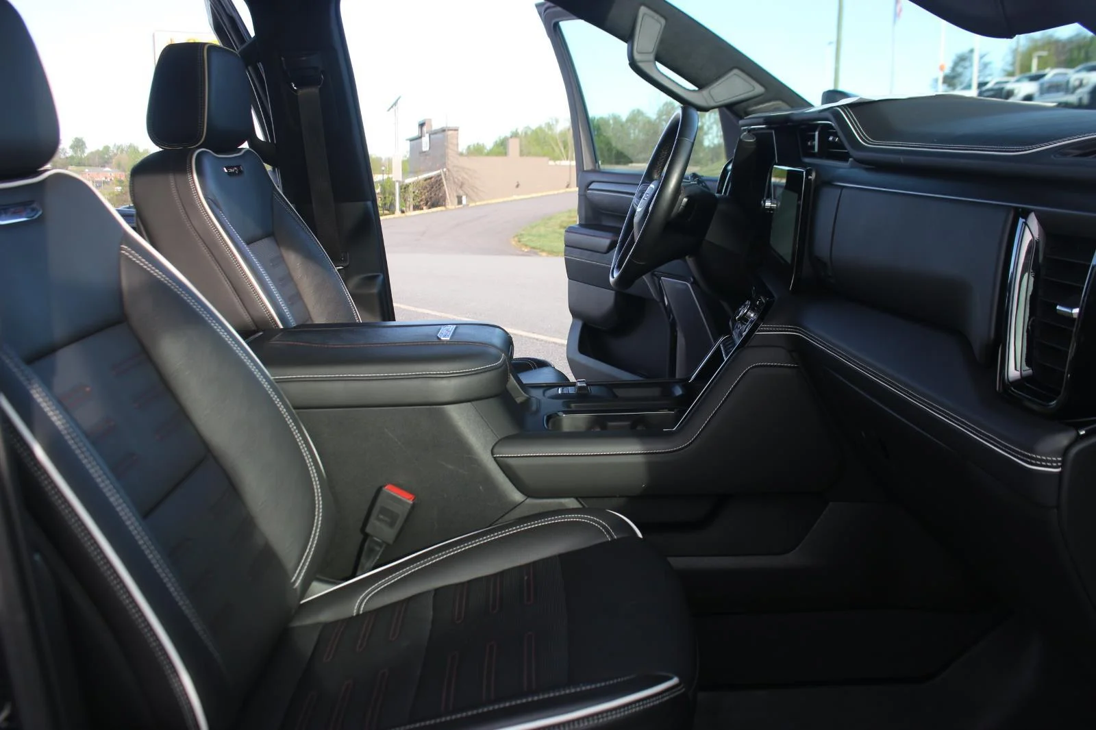 Used 2024 Titanium Rush Metallic GMC AT4X image 39