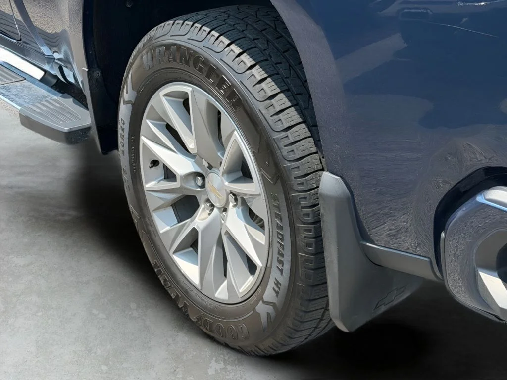Used 2021 Northsky Blue Metallic Chevrolet High Country image 9