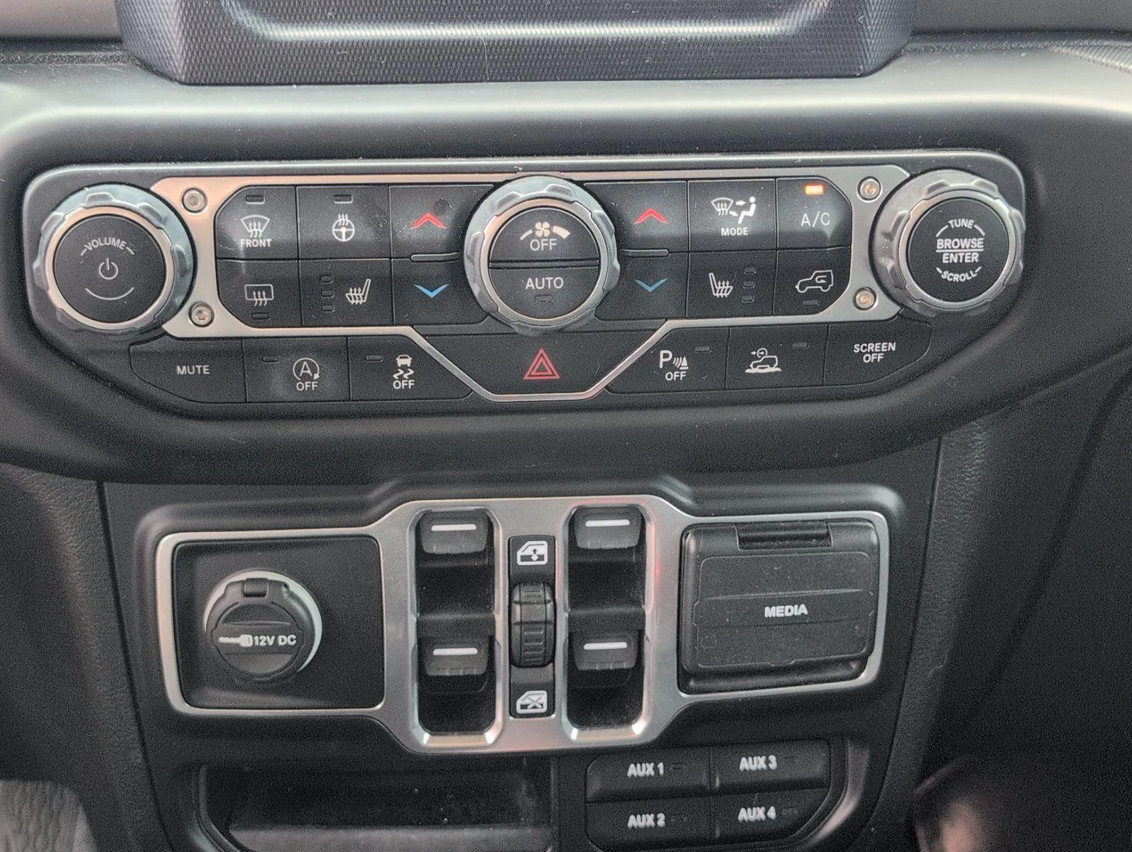 Used 2020 Firecracker Red Clearcoat Jeep Sport S image 23