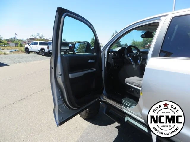 Used 2018 Silver Toyota SR5 image 18