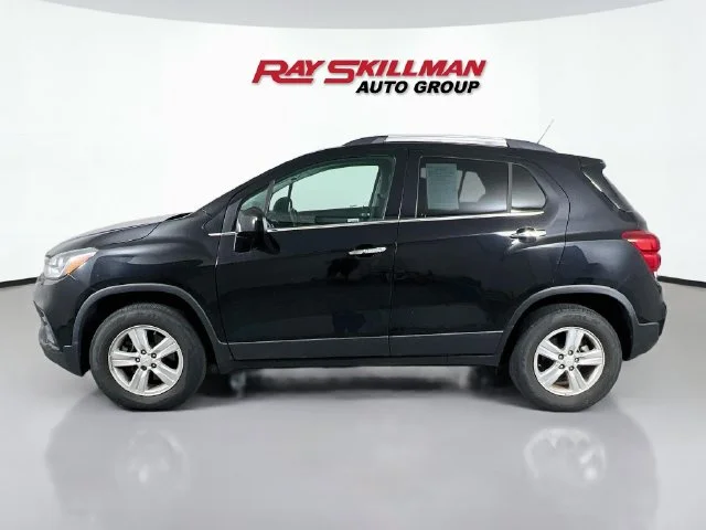 Used 2020 Black Chevrolet LT image 4