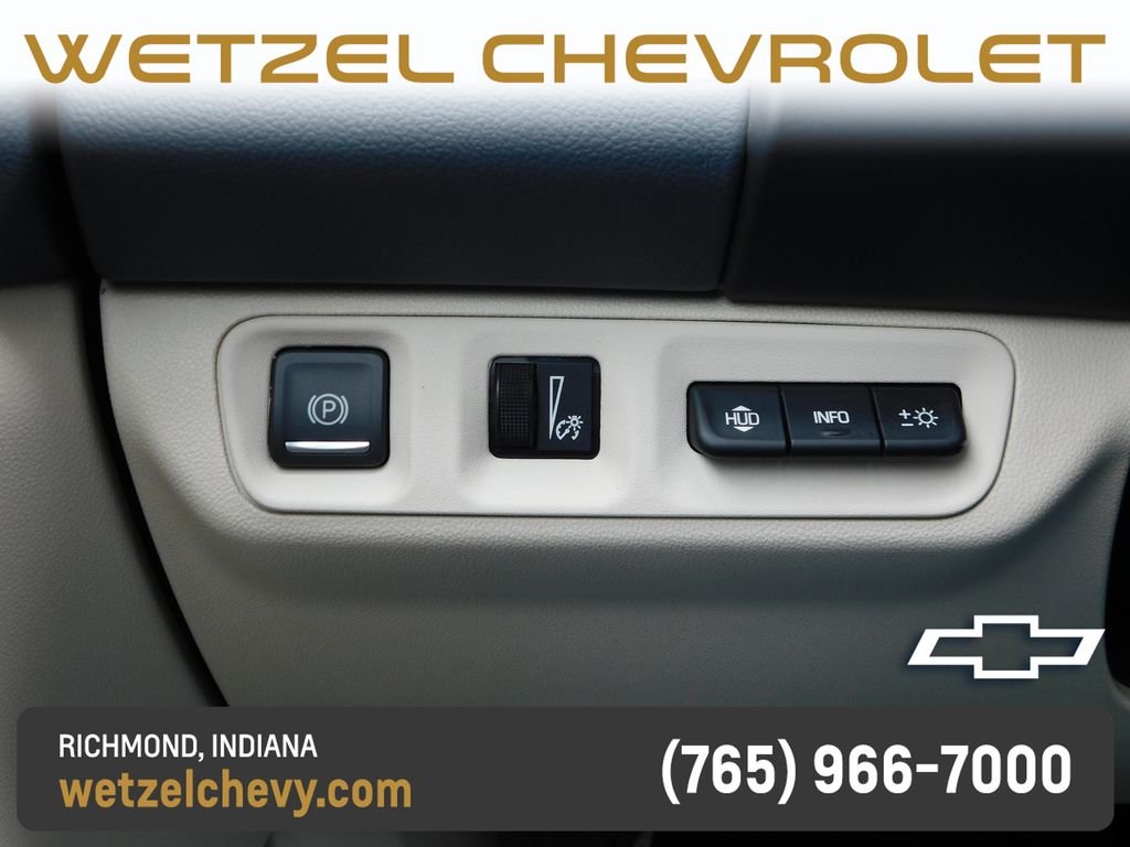 Used 2023 White GMC Denali image 36