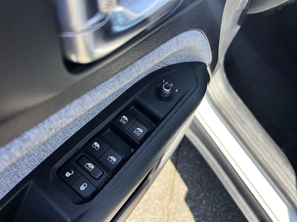 Used 2024 Bright White Clearcoat Jeep Latitude image 20