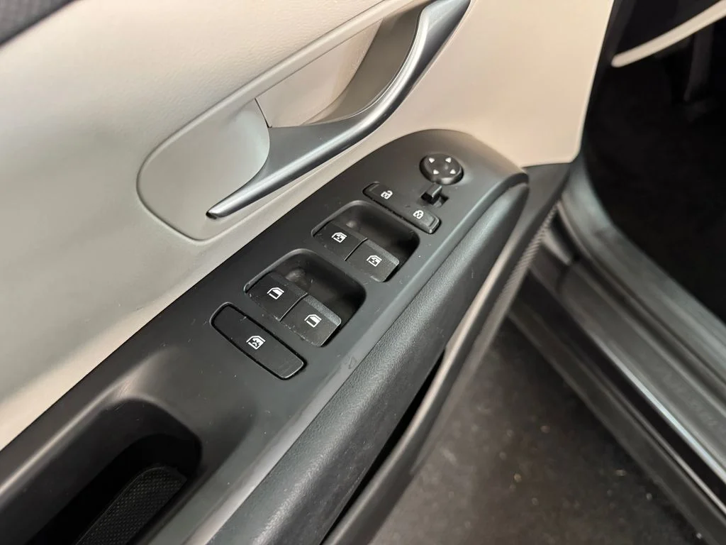 Used 2024 Gray Hyundai SEL image 18