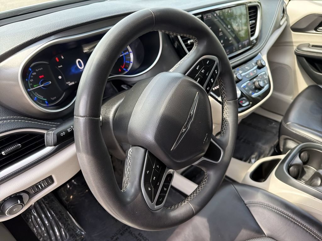 Used 2023 White Chrysler Touring L image 11