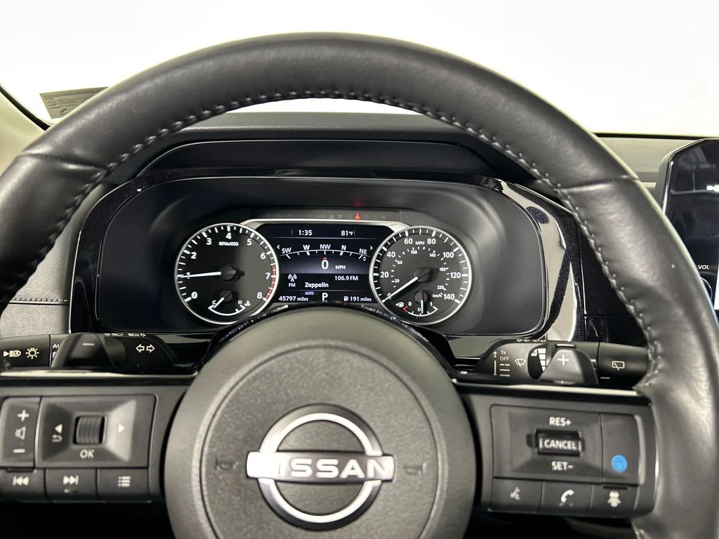 Used 2023 Gray Nissan SL image 13