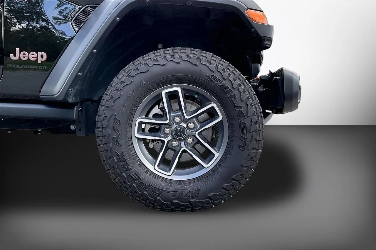 Certified Used 2024 Black Jeep Mojave image 34