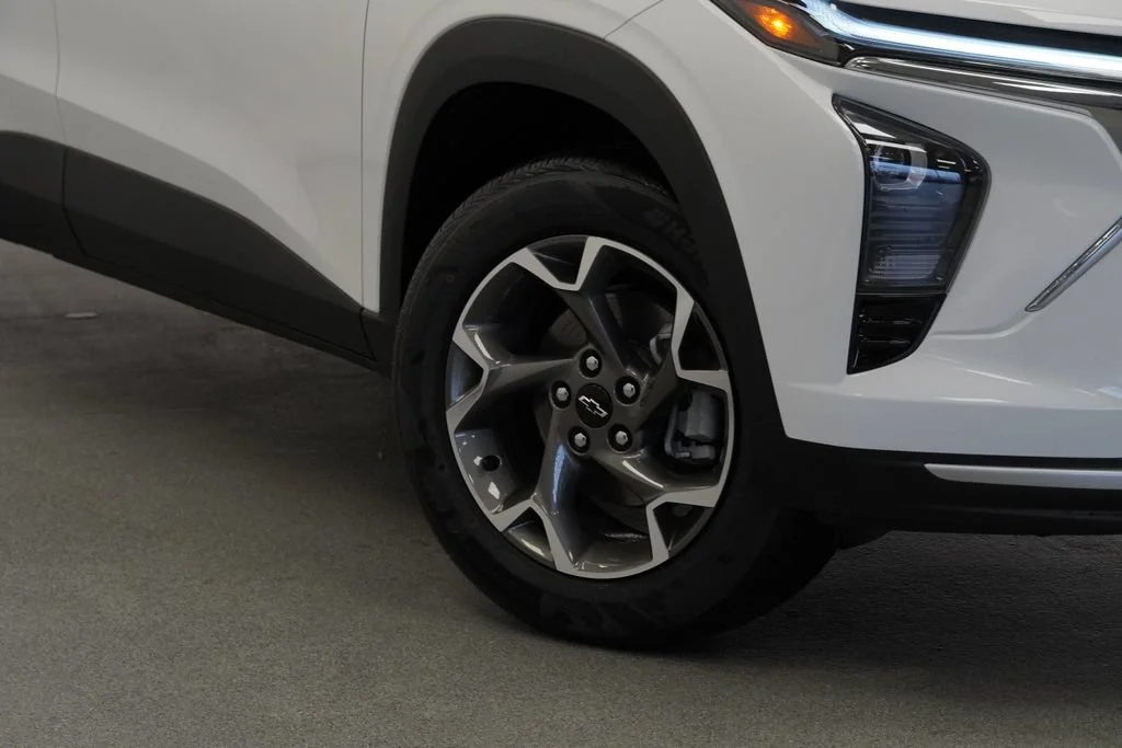 New 2026 Summit White Chevrolet LT image 30