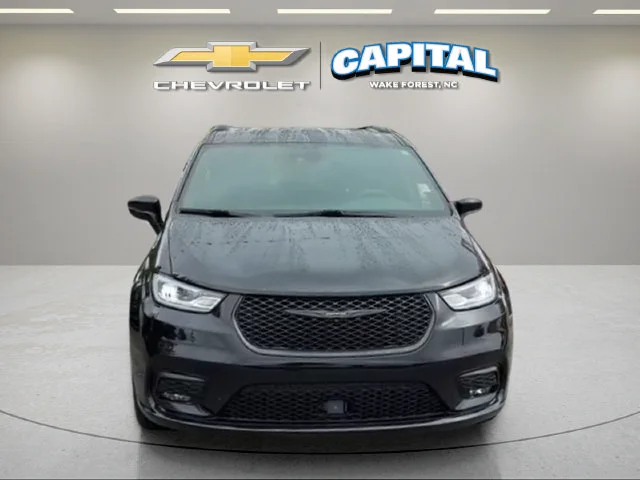 Used 2026  Chrysler Limited image 8