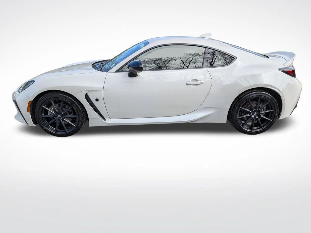 Used 2023  Toyota Premium image 6
