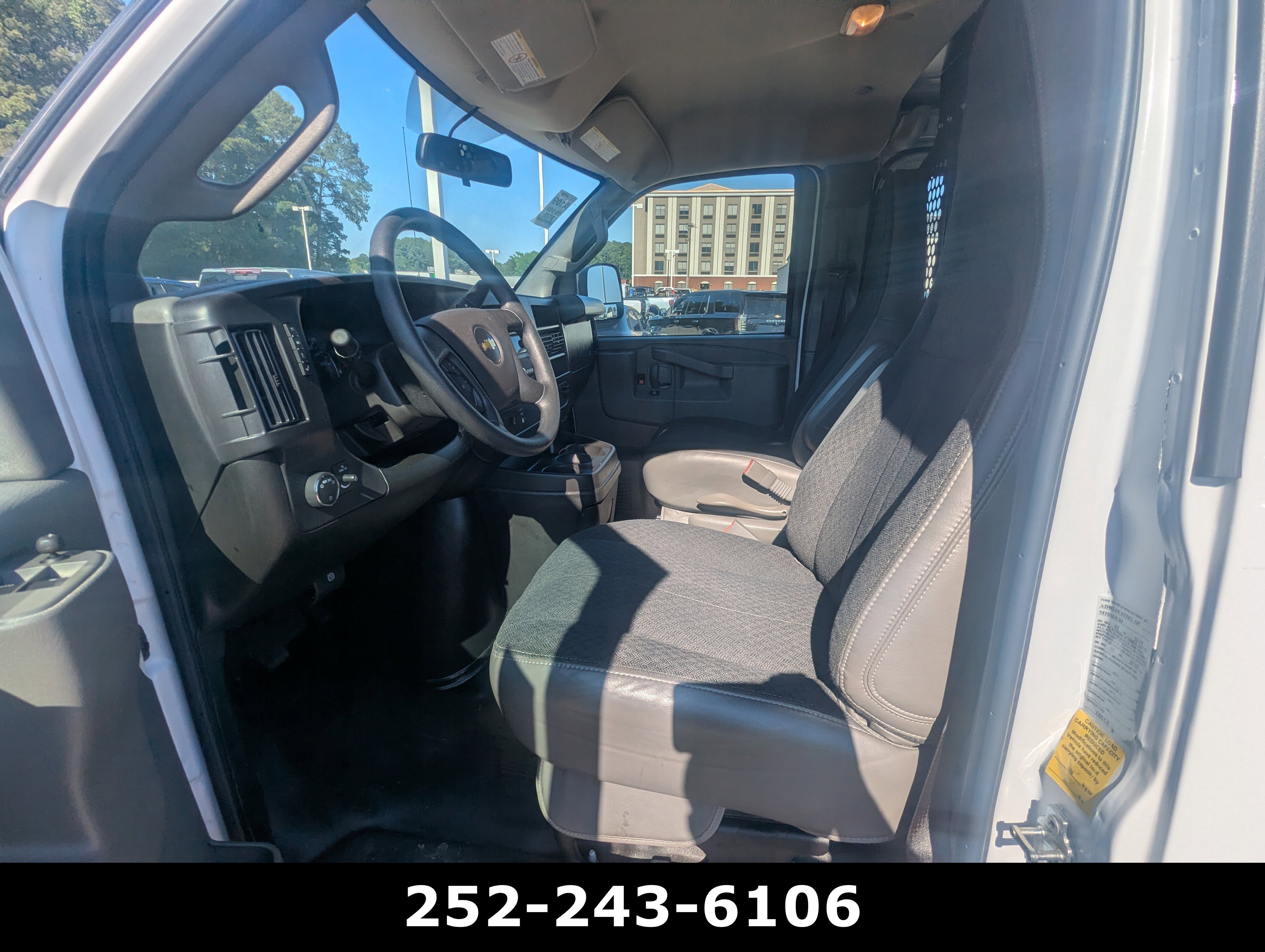 Used 2025 Summit White Chevrolet Work Van image 8