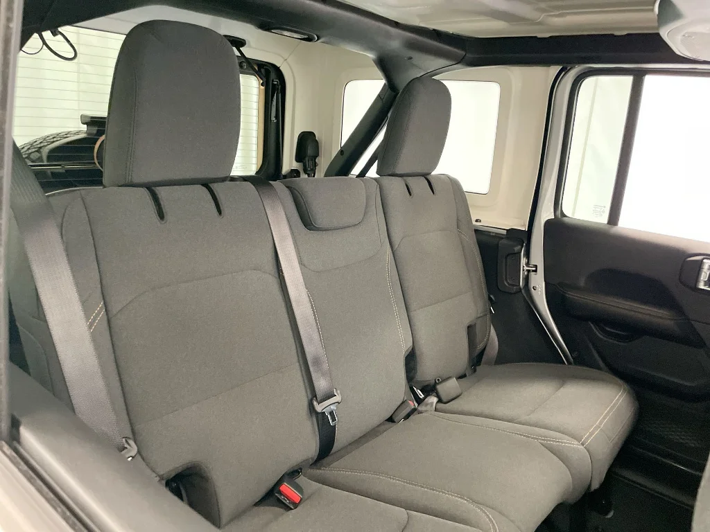 Used 2024 Silver Zynith Clear Coat Jeep Sahara image 26