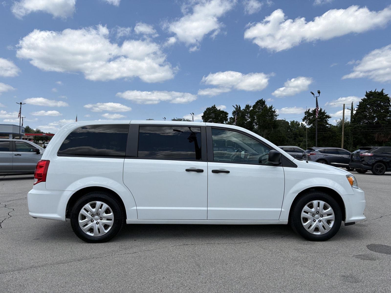 Used 2019 White Knuckle Clearcoat Dodge SE image 21