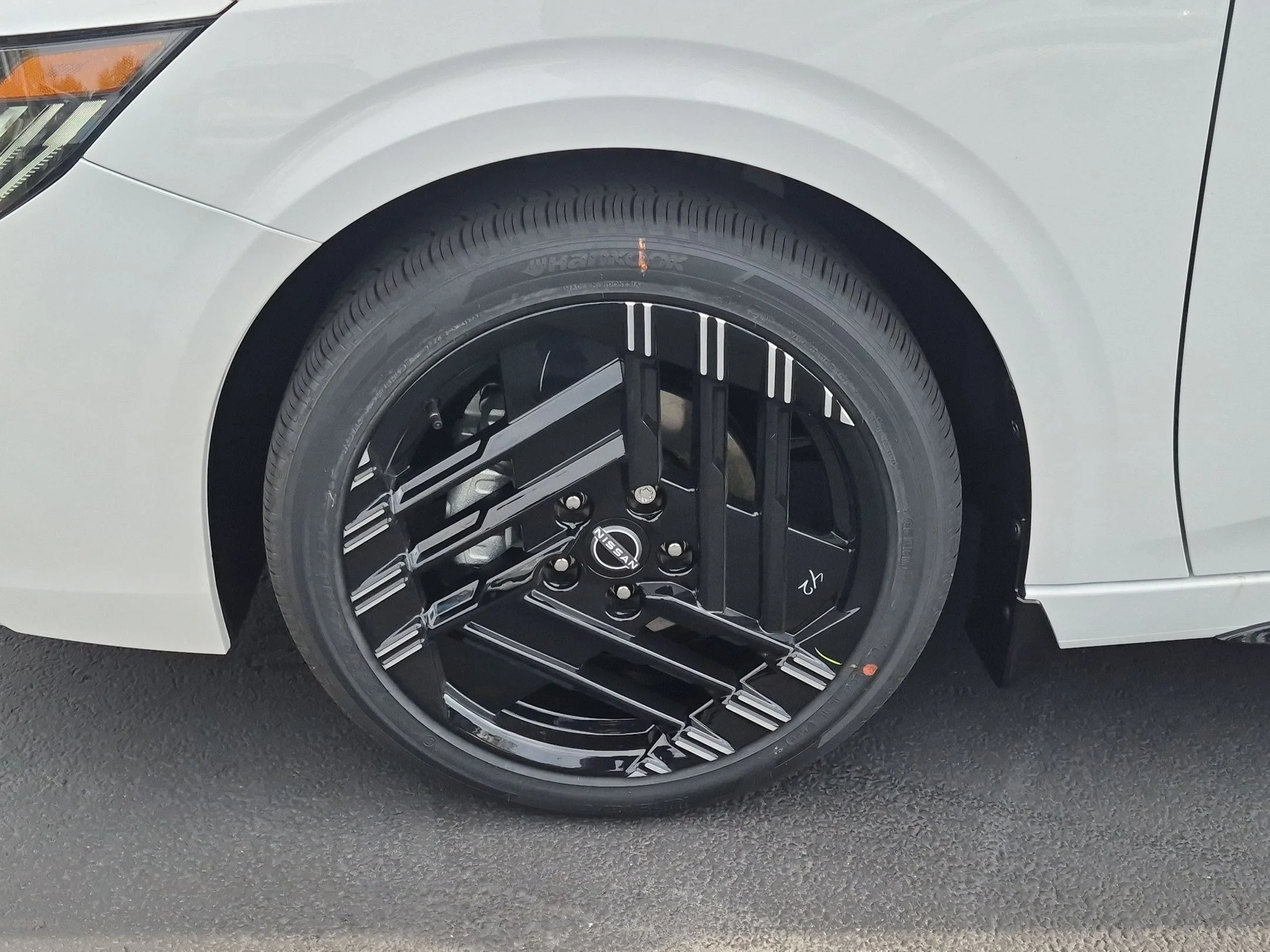 New 2027 Aspen White TriCoat / Super Black Two-tone Nissan SR image 10