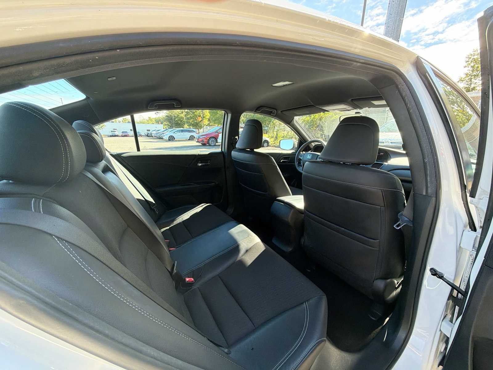 Used 2016 White Orchid Pearl Honda Sport image 14