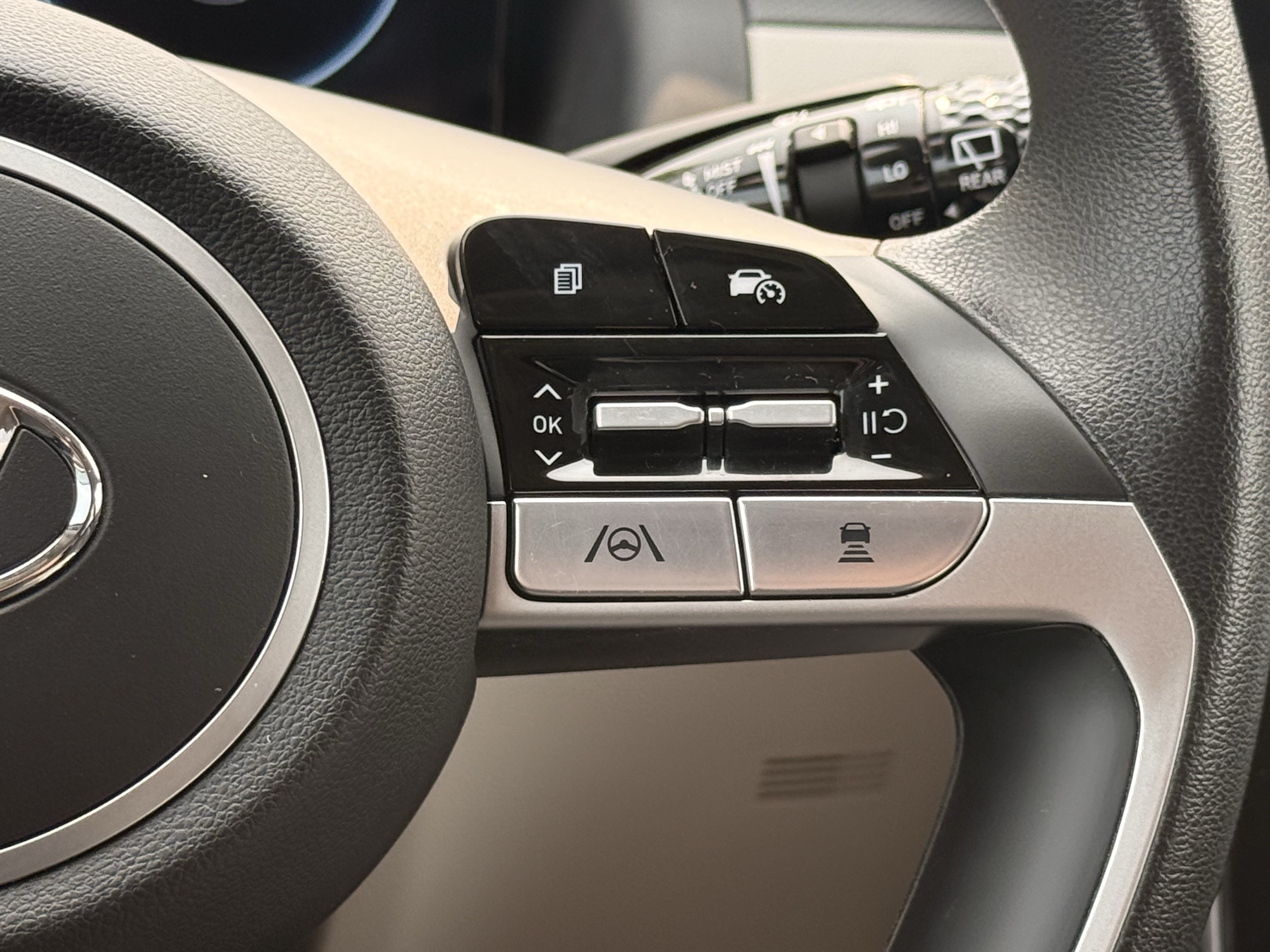 Used 2024 White Pearl Hyundai SEL image 13